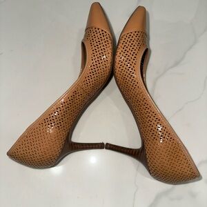 DKNYC Nude Pointed Toe Heels Pumps Size 7